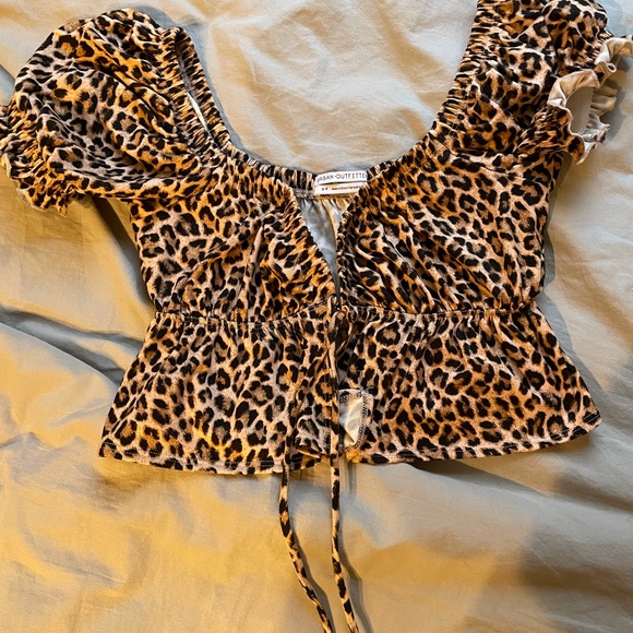 Urban Outfitters tie front cheetah crop top - Picture 2 of 5